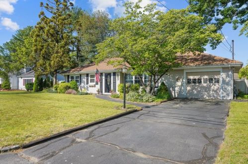 45 Honeysuckle Rd, Warwick RI  02888-5503 exterior