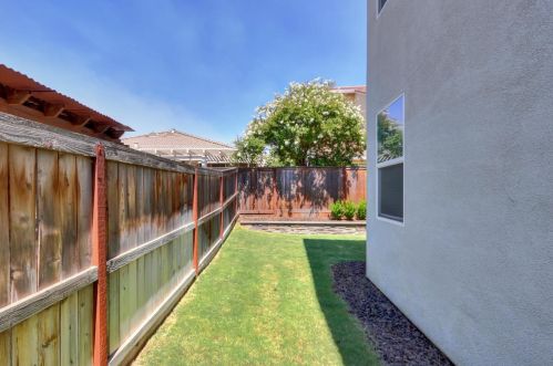 9979 Asilomar Ln, Elk Grove CA  95757-2549 exterior