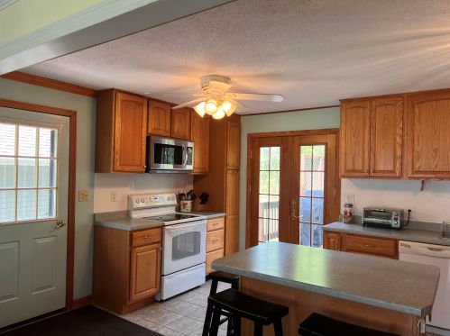 2 Cindy Ave, Unity, NH 03743-3366
