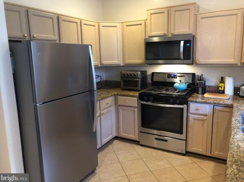 2463 Clover Field Cir, Herndon, VA 20171-4313