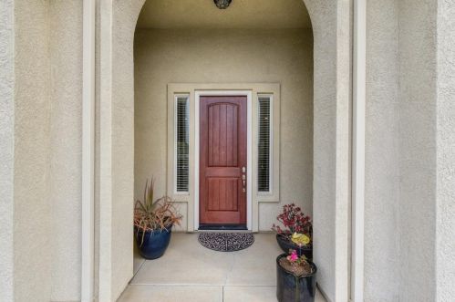 9737 Kapalua Ln, Elk Grove, CA 95624-1424