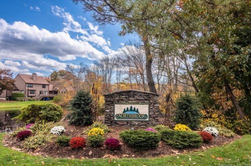15 Meadowlark Cir, Upper Stepney CT  06468-2647 exterior