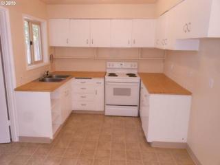 11909 San Rafael St, Portland OR  97220-1970 exterior