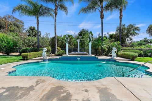 1678 Southport Dr, Riverside CA  92506-5449 exterior