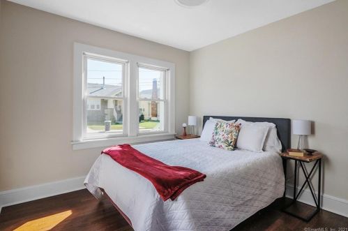 14 Elton Ct, Norwalk CT  06851-4830 exterior