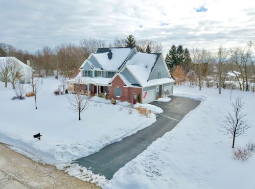 8113 Austin Trl, Bull Valley, IL 60098-8166