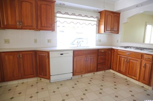 257 Cumberland Rd, Glendale CA  91202-1342 exterior