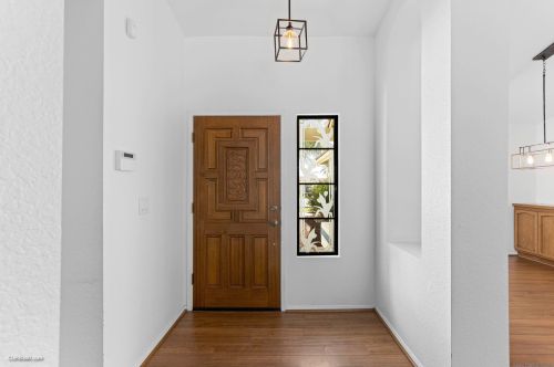 2021 Sonora Ct, Vista CA  92081-8946 exterior