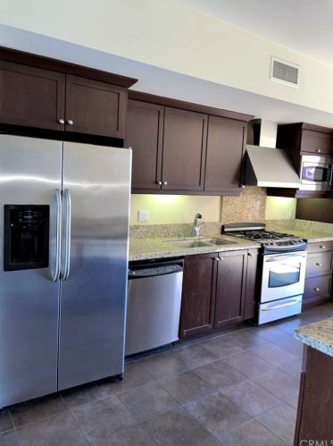 728 Santiago St, Santa Ana, CA 92701-3951