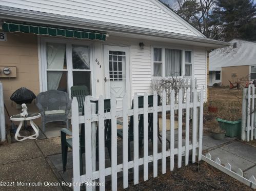 66 Kennedy Dr, Lakehurst, NJ 08759-3588
