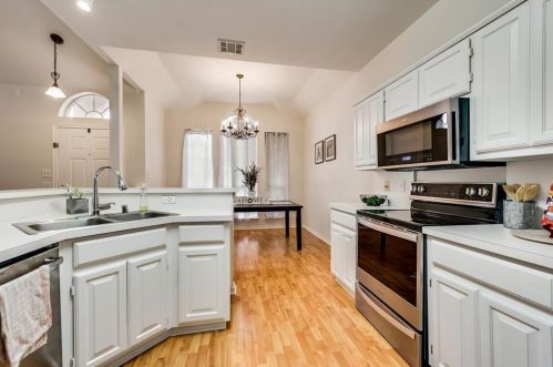 2225 Chapman Dr, Carrollton TX 75010-4154 exterior