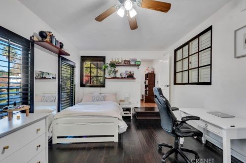 1664 Las Flores Dr, Glendale CA  91207-1200 exterior