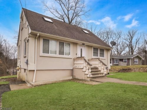 217 Santa Fe Trl, Hopatcong, NJ 07843-1261