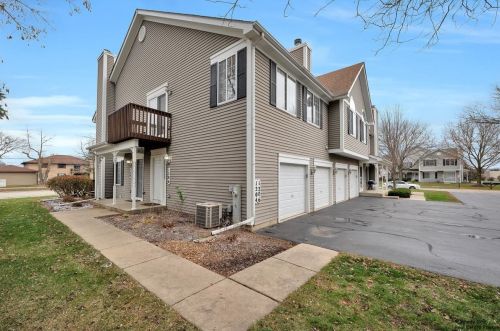 1206 Sandhurst Ln, South Elgin, IL 60177-2917
