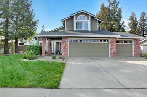 9439 Crowell Dr, Elk Grove, CA 95624-3544