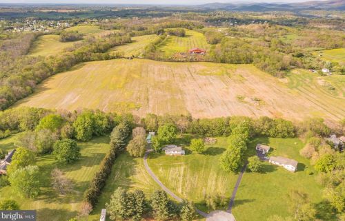 857 Oregon Trl, Harpers Ferry WV 25425-3144 exterior