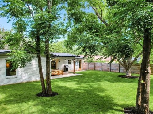 5707 Fairlane Dr, Austin TX  78757-4412 exterior