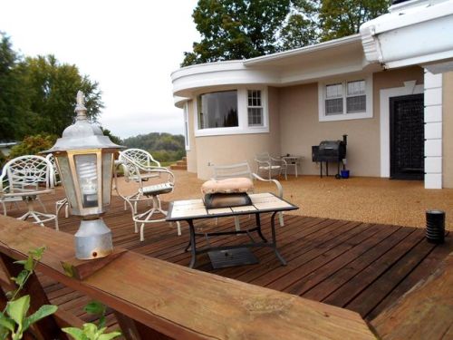 208 Lakeview Ter, Glasgow, MO 65254-9536