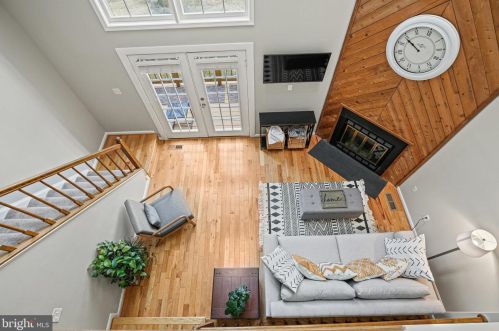 8166 Cliffview Ave, Springfield VA  22153-2622 exterior