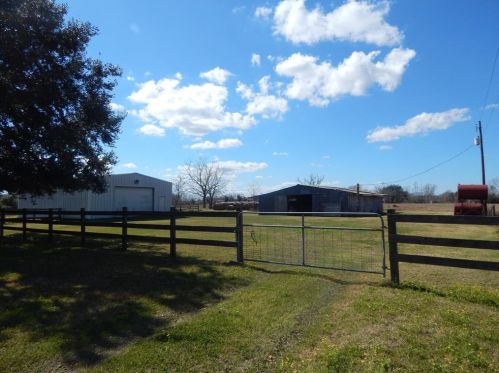 1500 Shanks Rd, Angleton TX 77515-9188 exterior