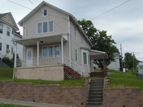 1126 Market St, West Nanticoke, PA 18634-3802