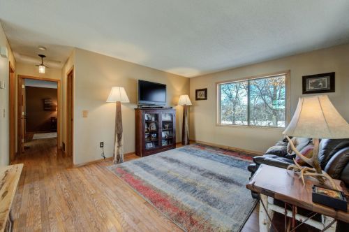 24340 Fawn Trl, Columbus, MN 55025