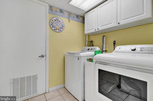 11 Corey Dr, Trenton NJ  08628-1503 exterior