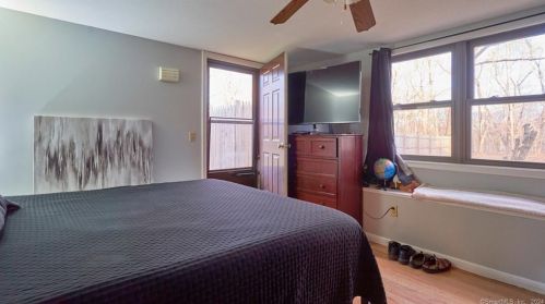 48 Center St, Windsor CT  06095-1402 exterior