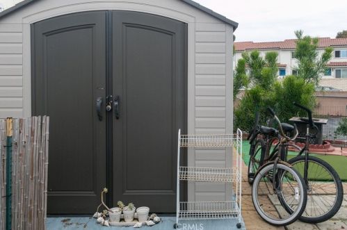 80 Huntington St, Huntington Beach CA  92648-5334 exterior
