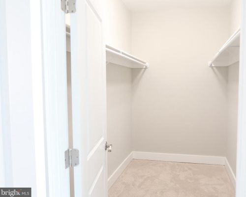 7016 Ridgeway Dr, Springfield VA  22150-3028 exterior