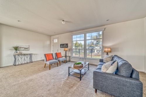 552 Castle Dr, Paradise, CA 95969-3008