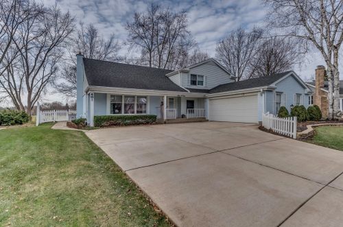 401 Ticonderoga Ln, Naperville, IL 60563-1328