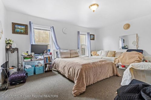 1317 Washington Ave, Tinton Falls NJ 07701-5760 exterior