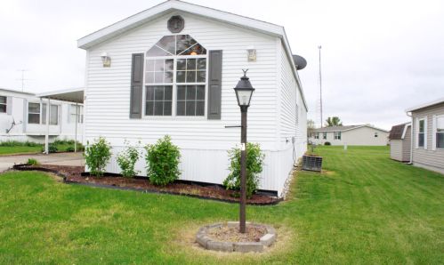 7 Beech Dr, Springfield, OH 45504-5911
