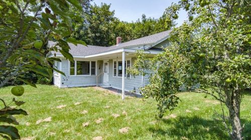222 Judson St, Tiverton, RI 02878-1218
