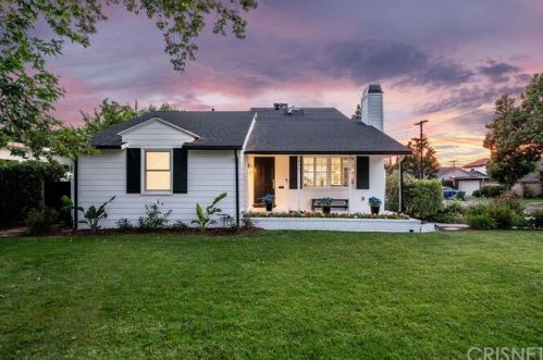 4961 Stern Ave, Van Nuys, CA 91423-1925