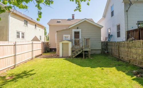 6 Hall Ave, Middletown, RI 02840-2133