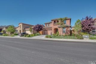 2073 Newcastle Dr, Vacaville, CA 95687-8211