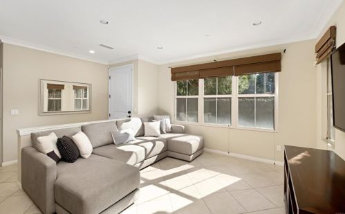 210 Kempton, Irvine CA  92620-2154 exterior