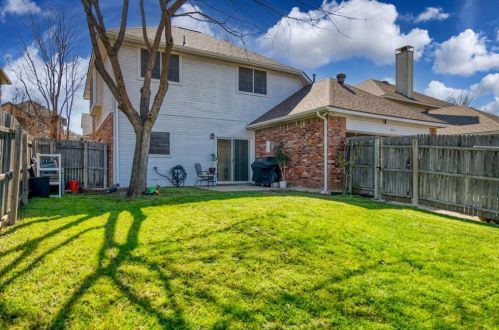 2111 Daniel Way, Carrollton TX 75006-1666 exterior