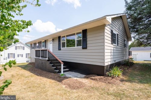 201 Pointfield Dr, Harpers Ferry WV 25425-5173 exterior