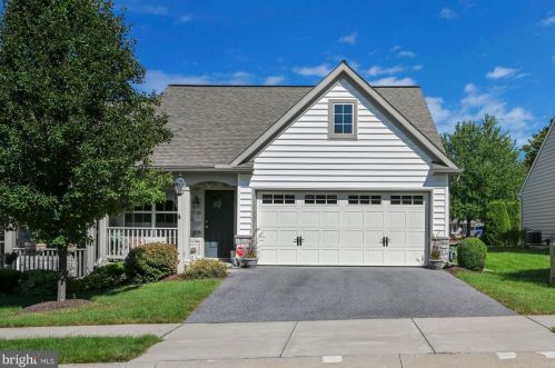 4 Farm Ln, Lancaster, PA 17603-5671