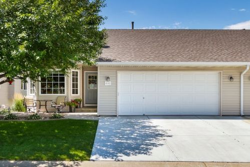 1010 Primrose Ln, Minnetrista, MN 55387