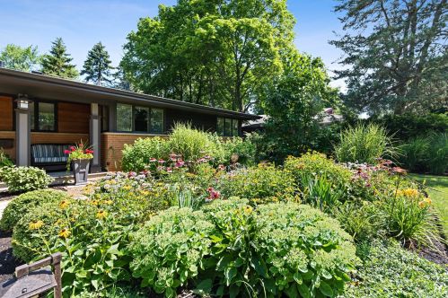 2342 Fir St, Glenview, IL 60025-2704