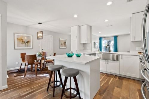 5204 Creekline Dr, Austin TX  78745-2227 exterior