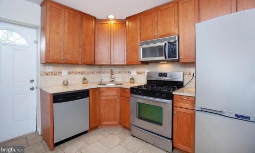 113 Vine St, Harrisburg, PA 17104-1672