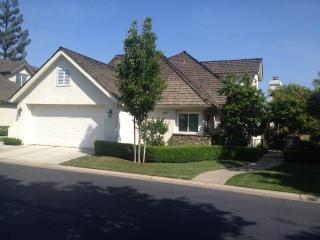 2864 Wellington Ln, Fresno, CA 93711-1162