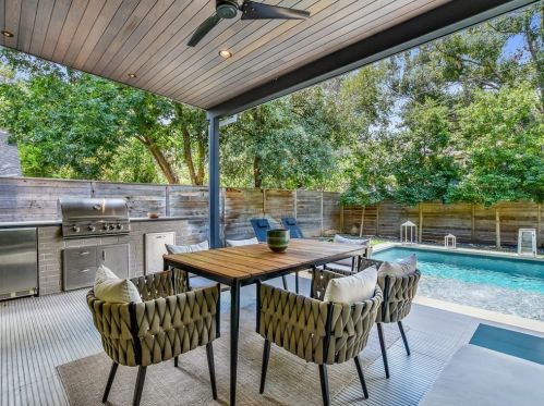 2009 Bowman Ave, Austin TX  78703-2303 exterior