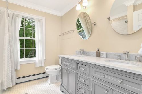 31 Hollow Tree Pl, Wilton CT  06897-2314 exterior