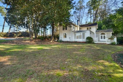 100 Brookhaven Dr, Atlanta GA  30319-3003 exterior